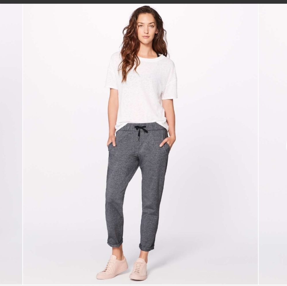 Pristine Lululemon On The Fly Pant 28" Heathered Black Size 6
